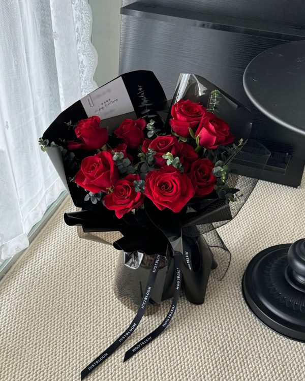 Black In Red Rossie