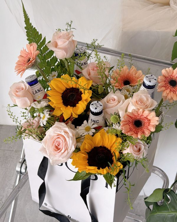 Handcarry Bag Flower Arrangement With Kronenbourg 1664 Blanc