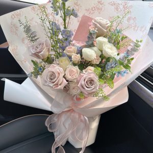 Rachel Menta Rose Hand Bouquet - Hover